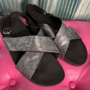 Fit Flop Metallic Gray Silver Black Sandals Shoes 10 Wide Comfort